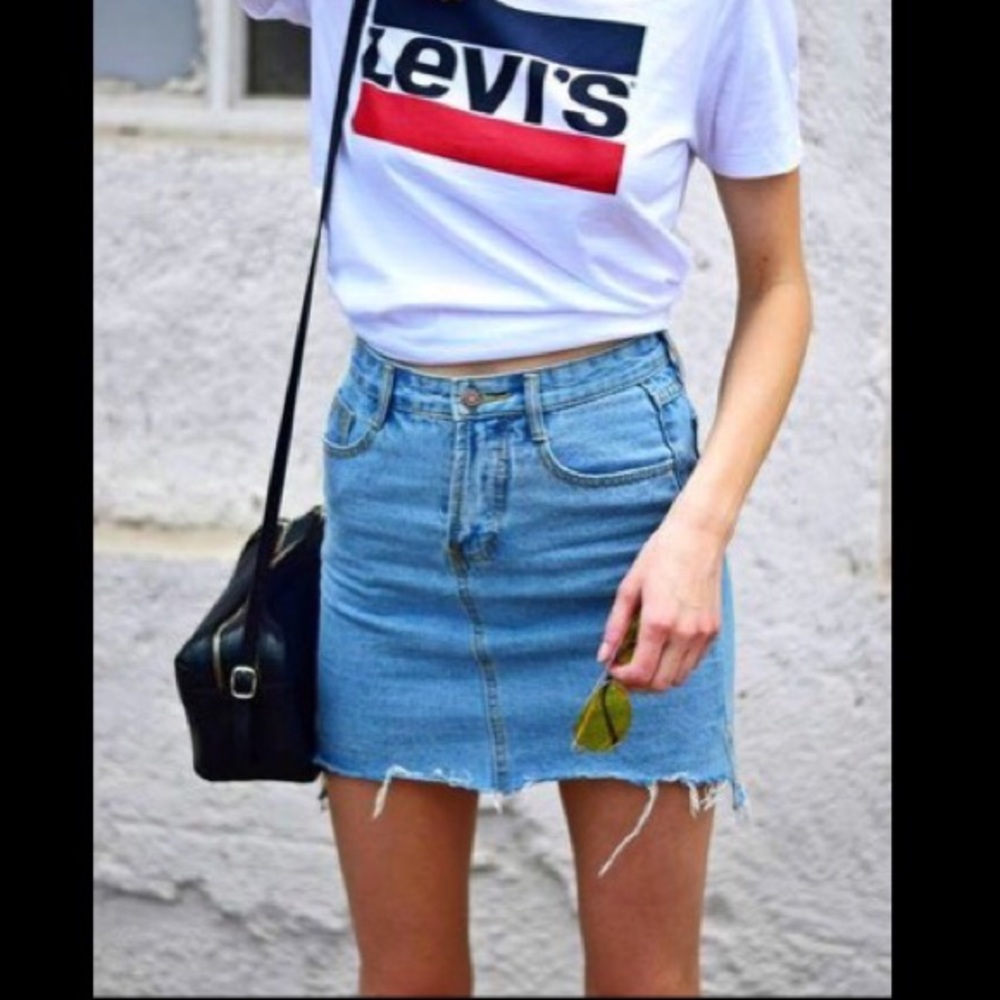 🌟NEW! Celebrity Pink Raw Hem Denim Skirt 🌟